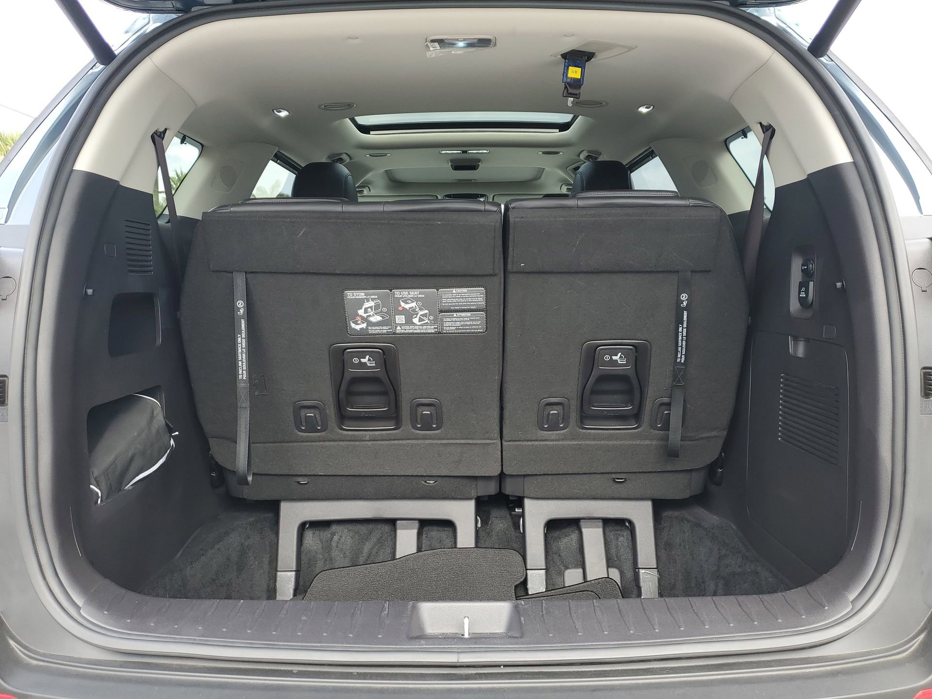 Used 2025 Kia Carnival SX w/ SX Dark Edition Package image 9