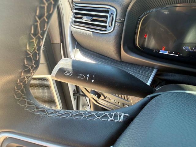 Used 2024 Jeep Wagoneer Series III w/ Premium Group I AWD/4WD image 22
