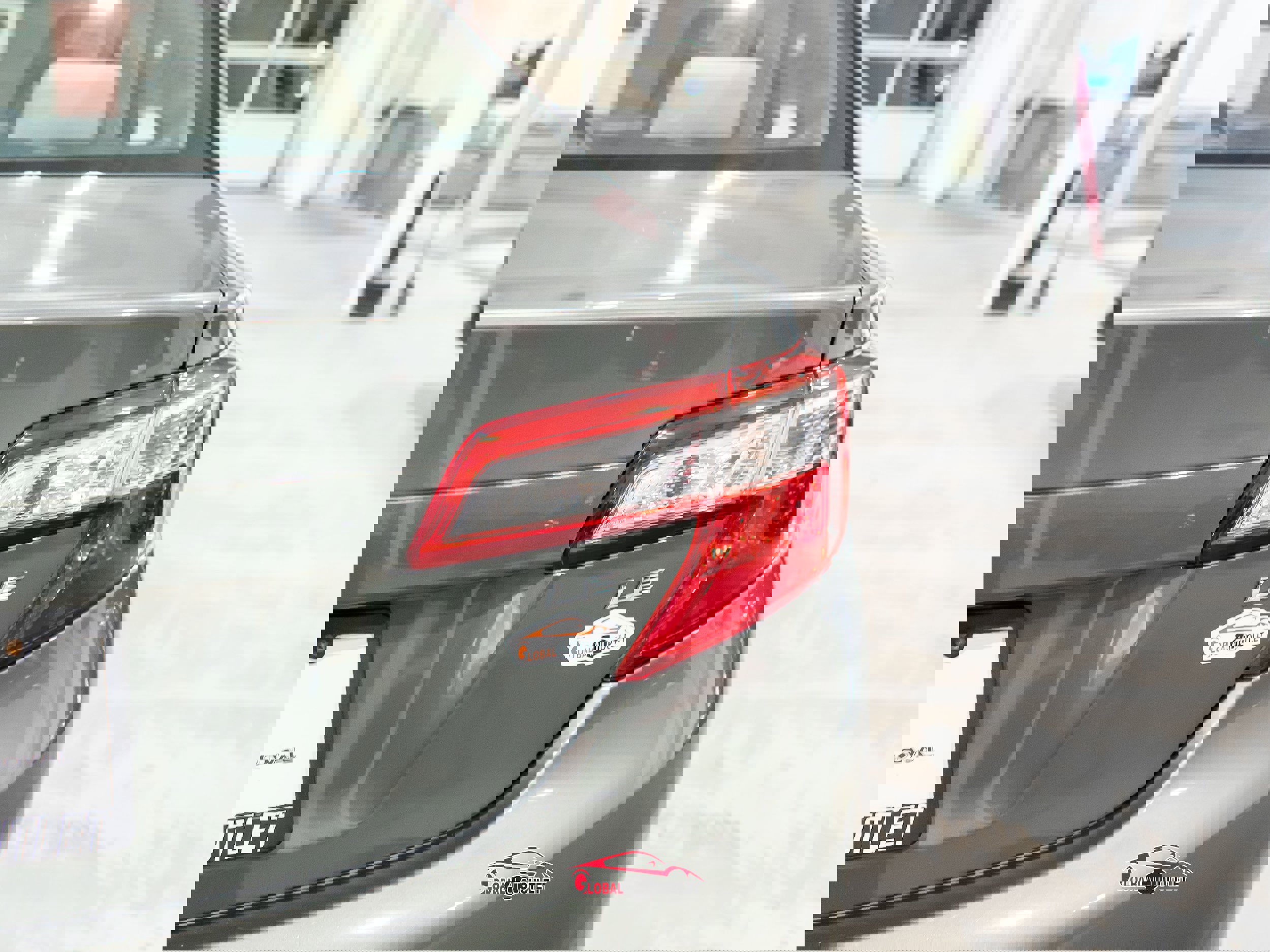 Used 2013 Toyota Camry LE image 42