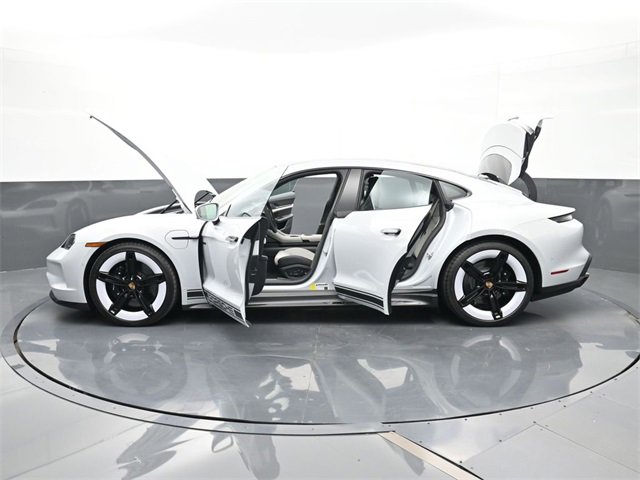 Used 2025 Porsche Taycan GTS image 37