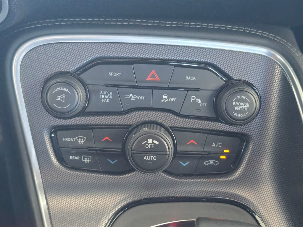 Used 2015 Dodge Challenger R/T Plus image 9