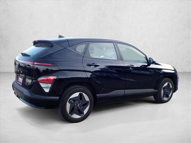 Used 2024 Hyundai Kona SE image 4