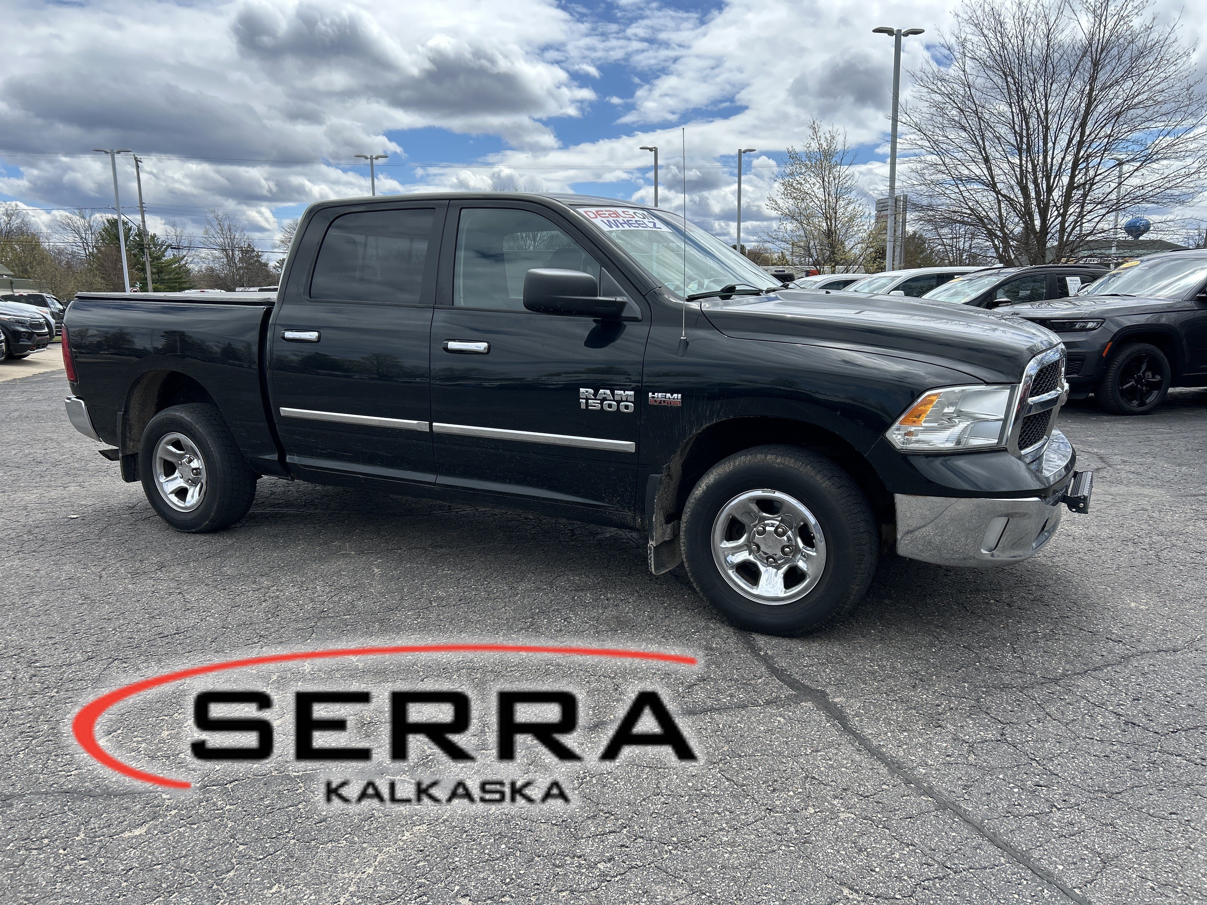 Used 2017 RAM 1500 Classic SLT AWD/4WD image 1