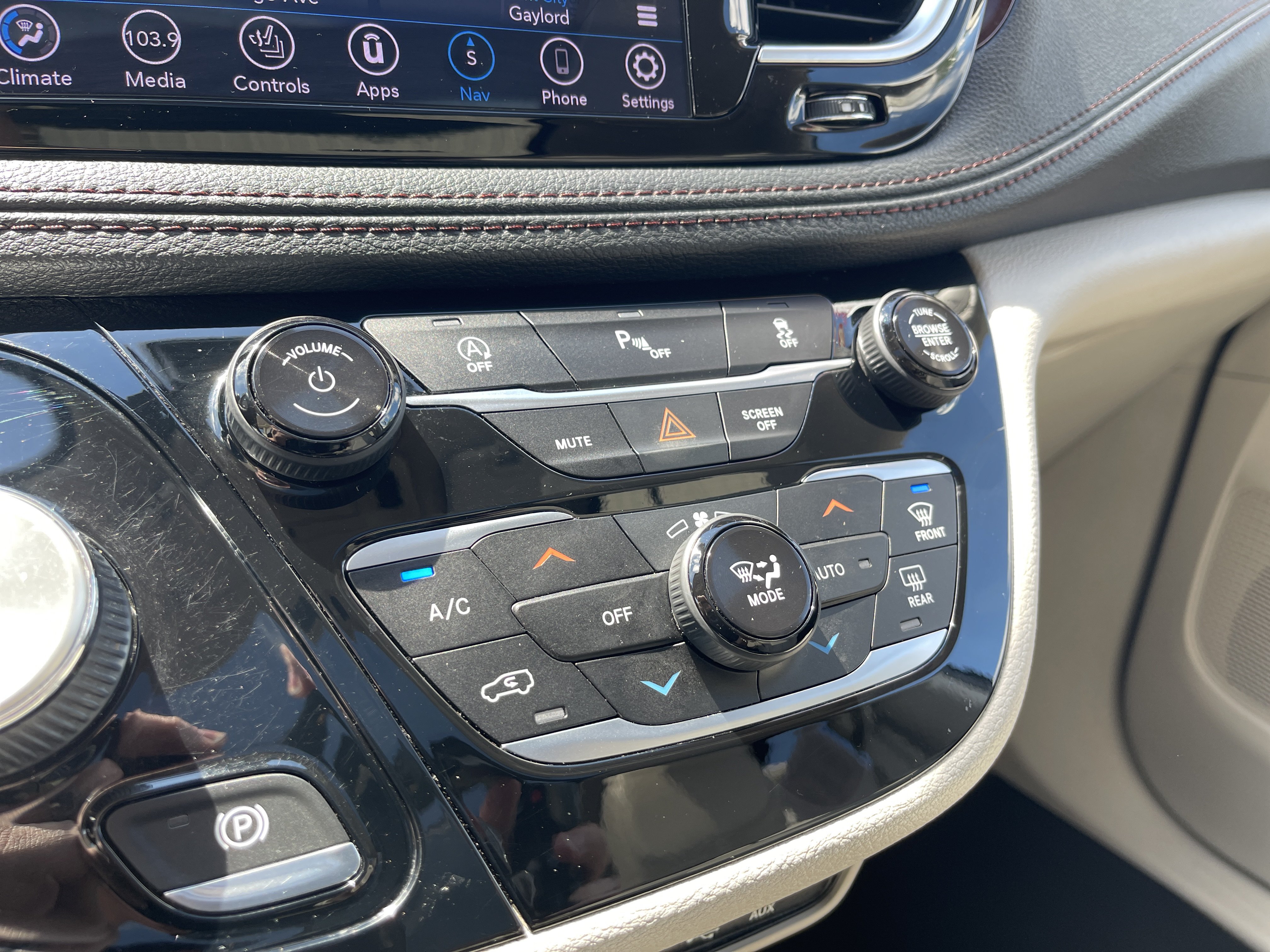 Used 2020 Chrysler Pacifica Limited FWD image 24