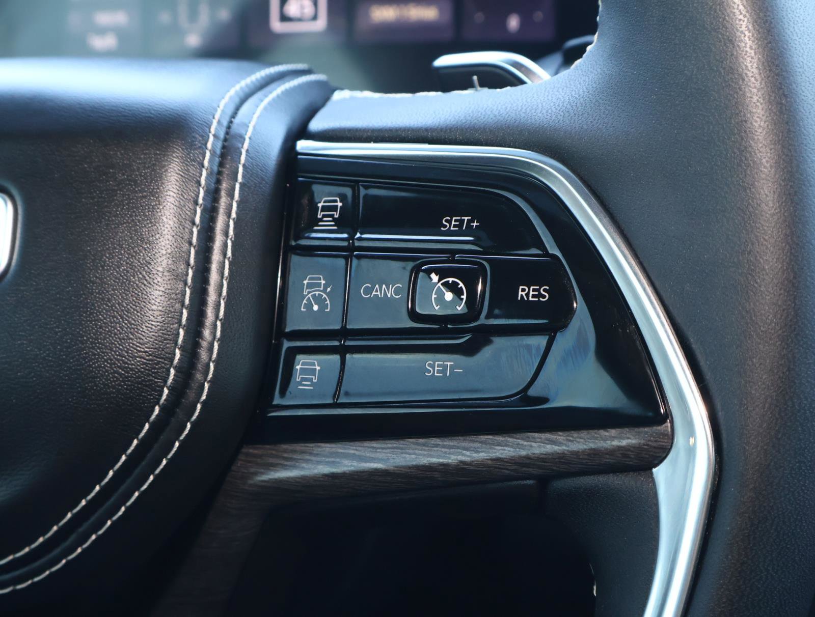 Used 2025 Jeep Grand Cherokee Overland image 28