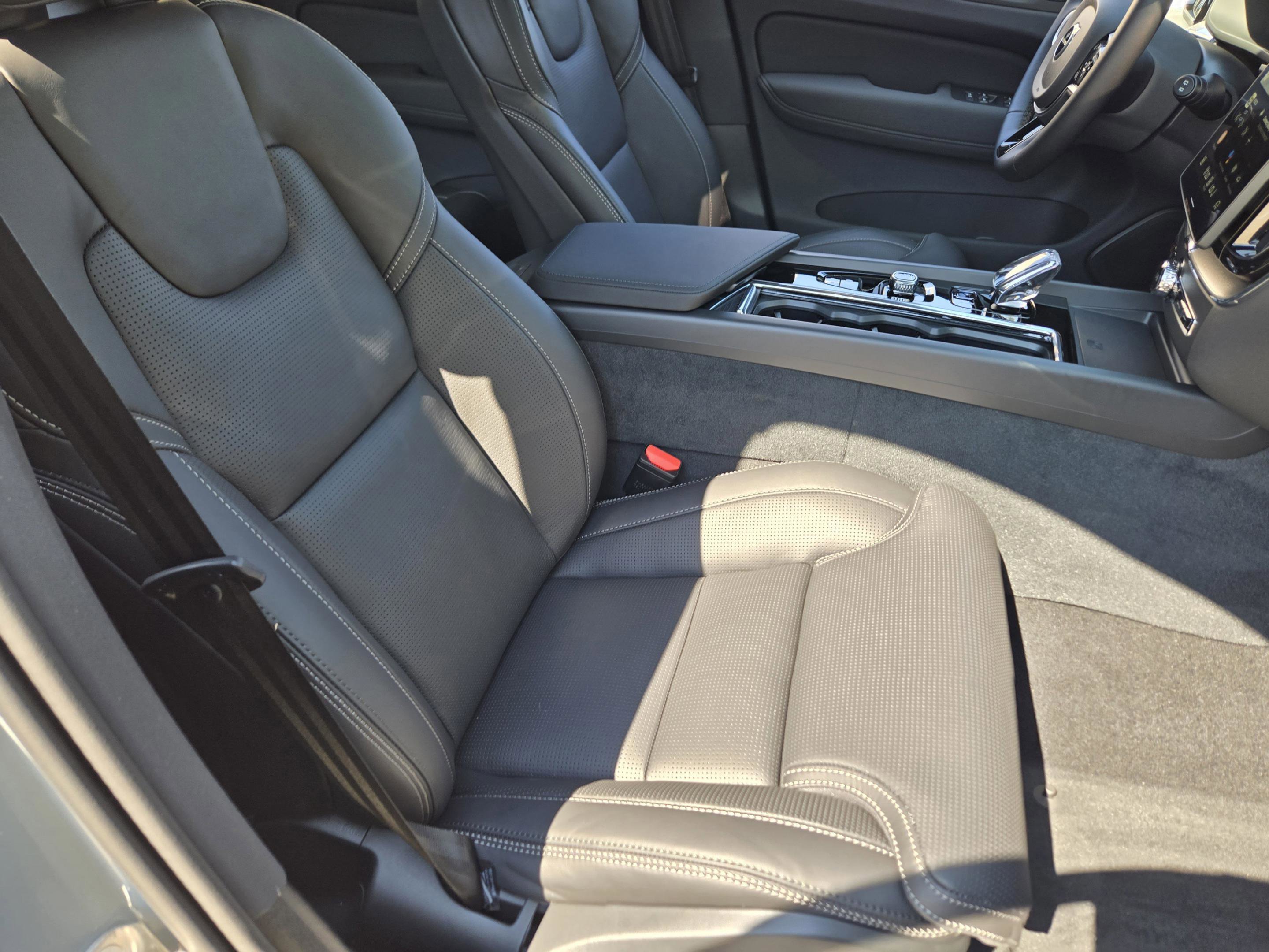 New 2026 Volvo XC60 T8 Ultra w/ Protection Package Premier image 11