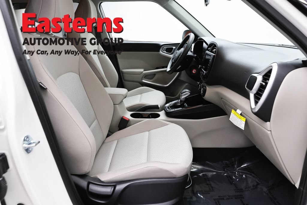 Used 2025 Kia Soul LX FWD image 23