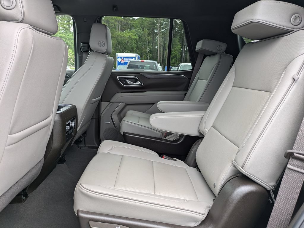 Used 2024 GMC Yukon SLT w/ SLT Luxury Package RWD image 16