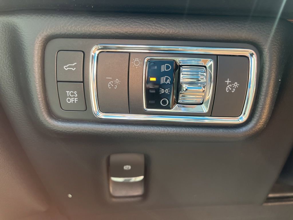 Used 2021 Lincoln Nautilus FWD w/ Equipment Group 101A image 22