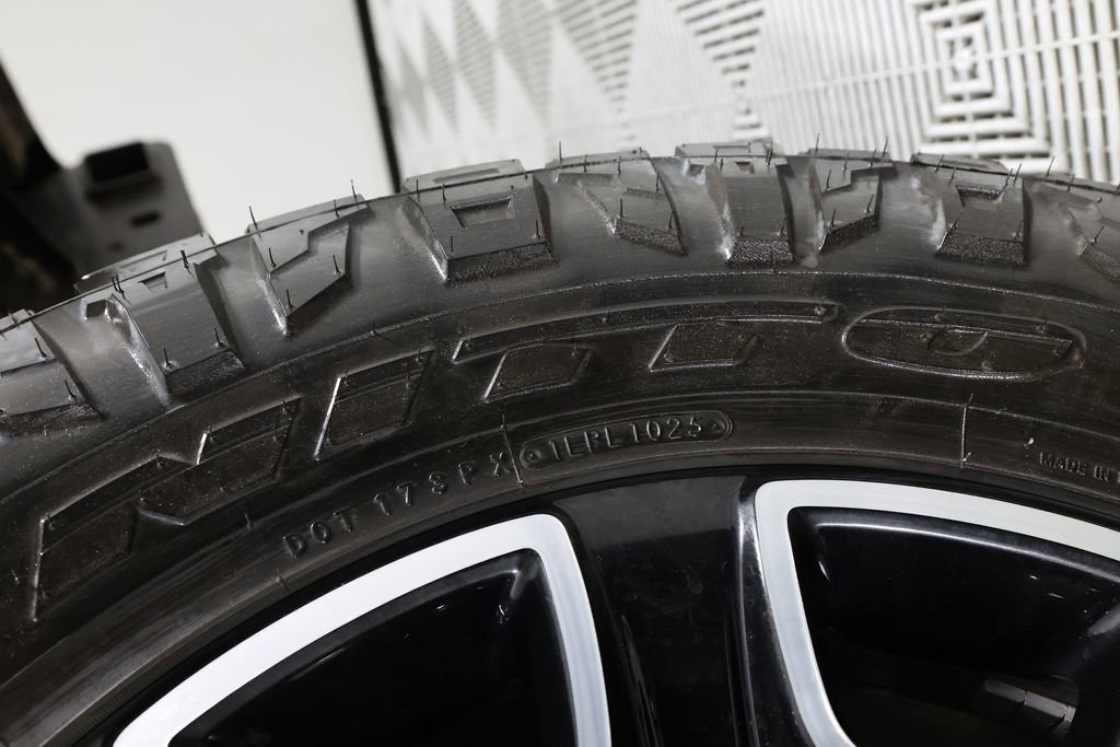 Used 2025 Ford F250 Platinum w/ FX4 Off-Road Package image 51