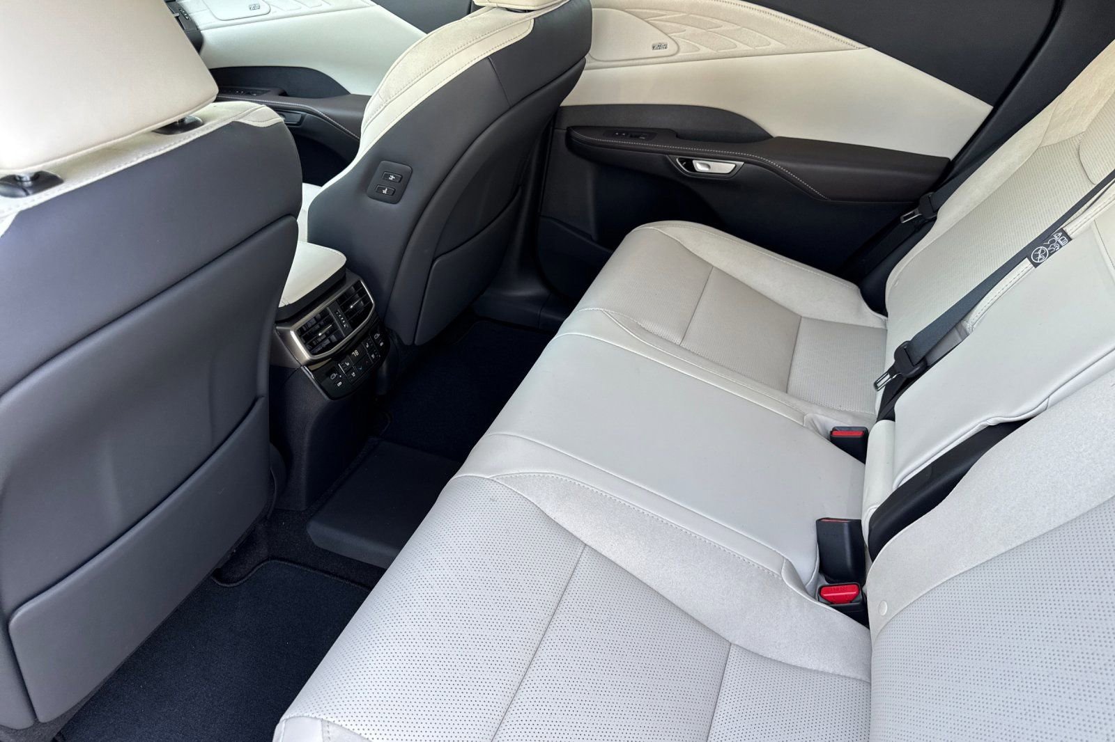Certified 2026 Lexus RX 450h AWD w/ Convenience Package image 14