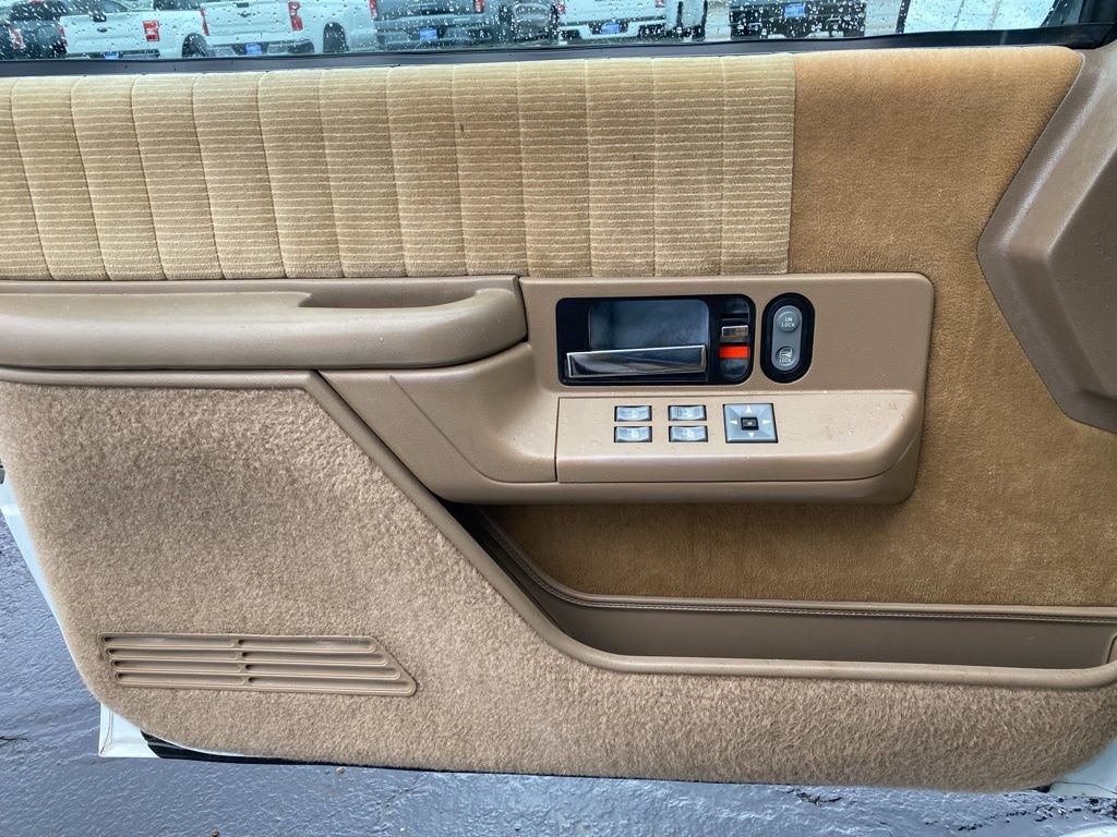 Used 1994 Chevrolet Suburban 2500 image 28