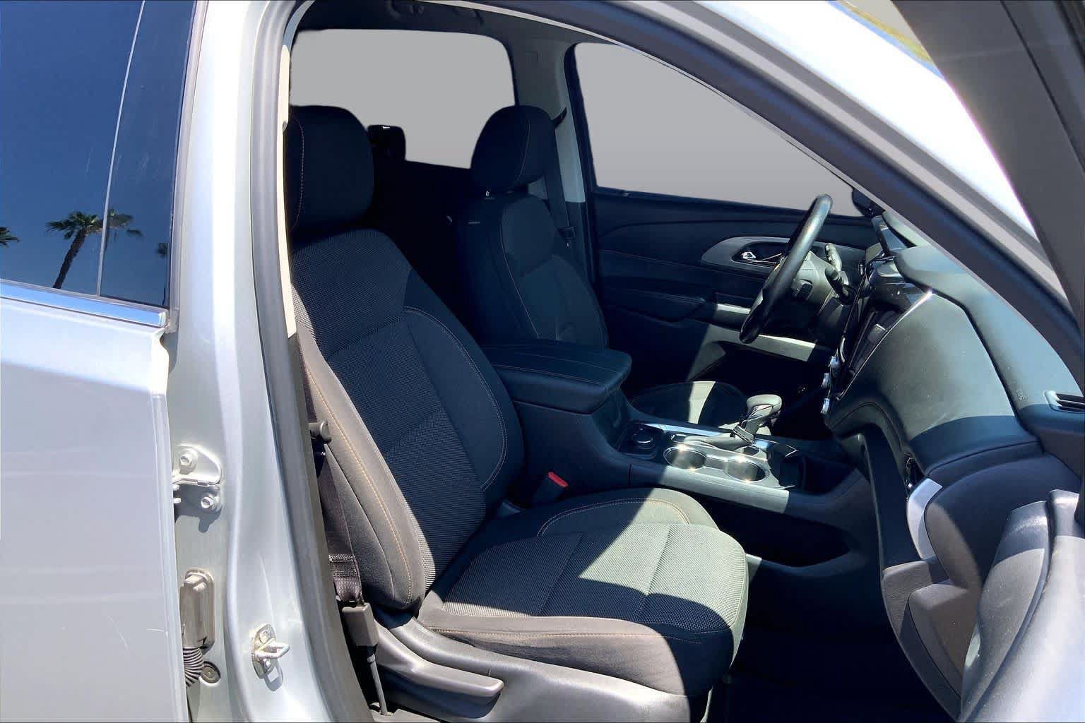 Used 2021 Chevrolet Traverse LT FWD image 8
