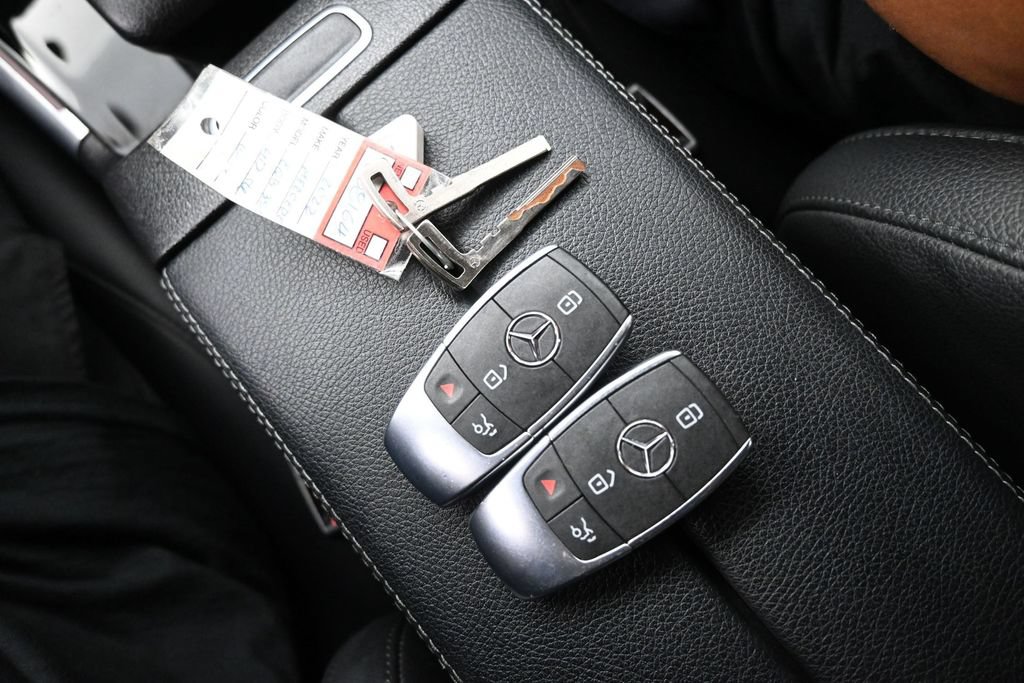 Used 2022 Mercedes-Benz EQB 350 4MATIC image 23