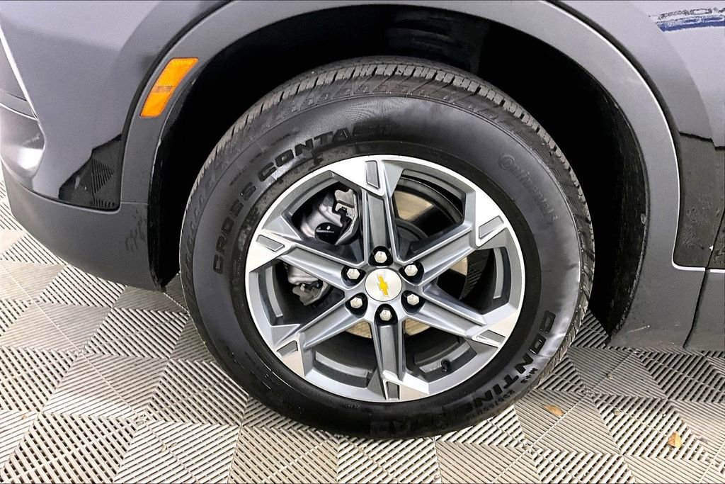 Used 2025 Chevrolet Blazer LT FWD image 7