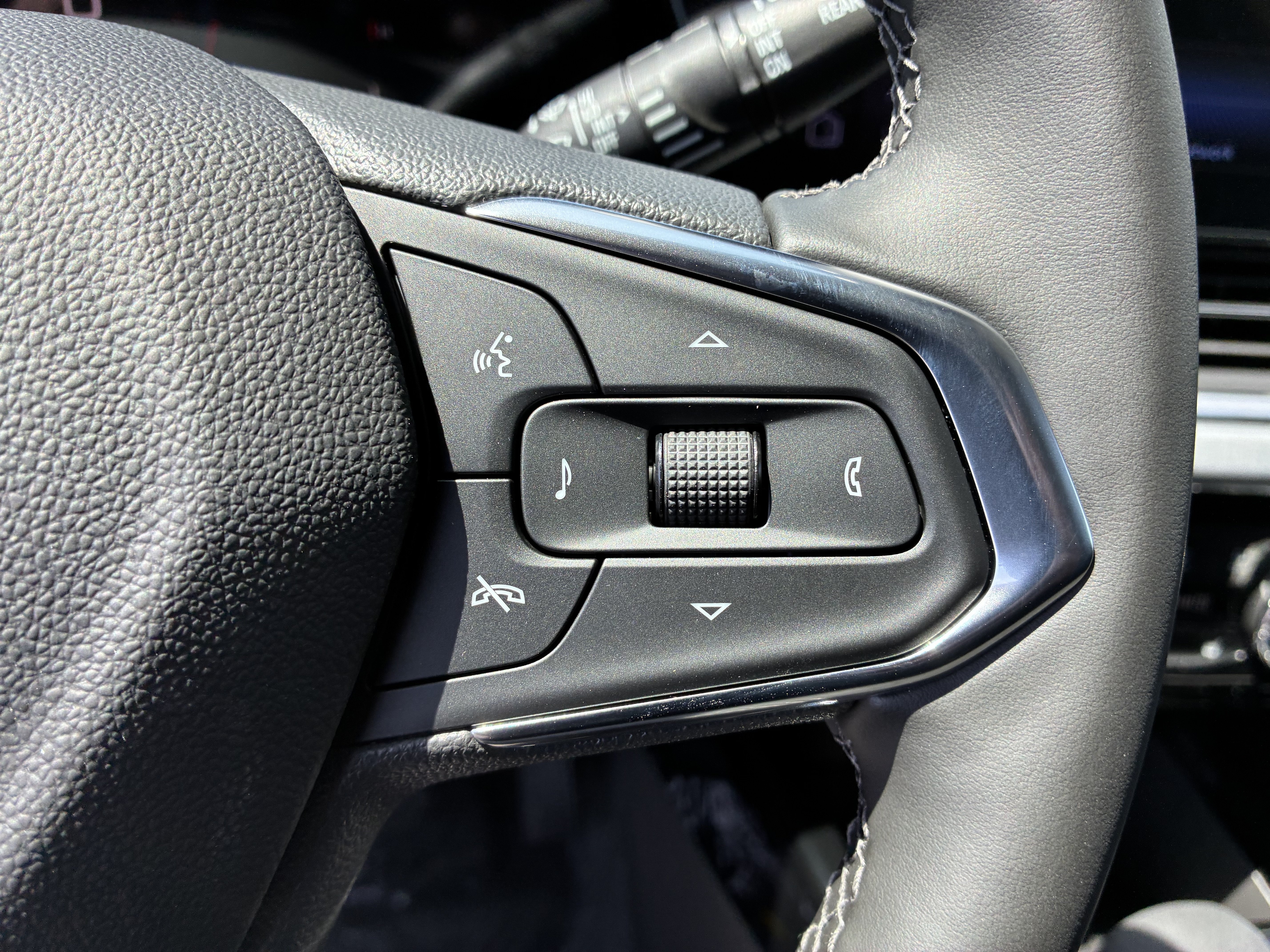 New 2026 Chevrolet Trax LT w/ Driver Confidence Package FWD image 28