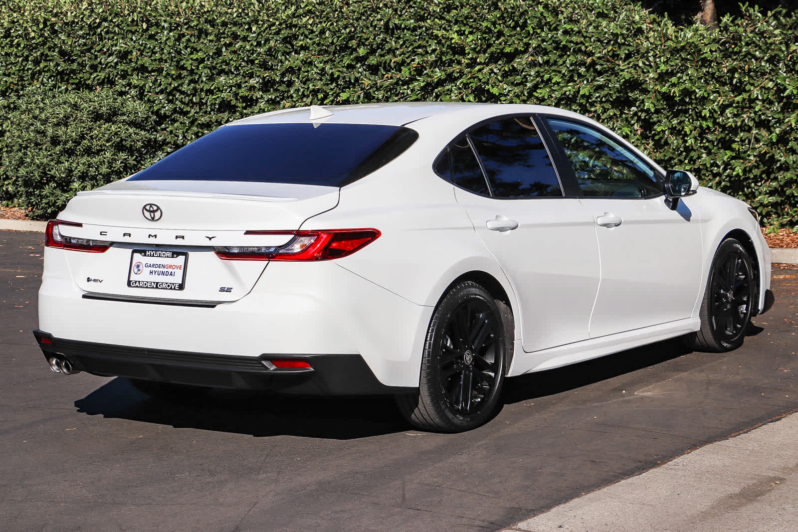 Used 2025 Toyota Camry SE FWD image 6
