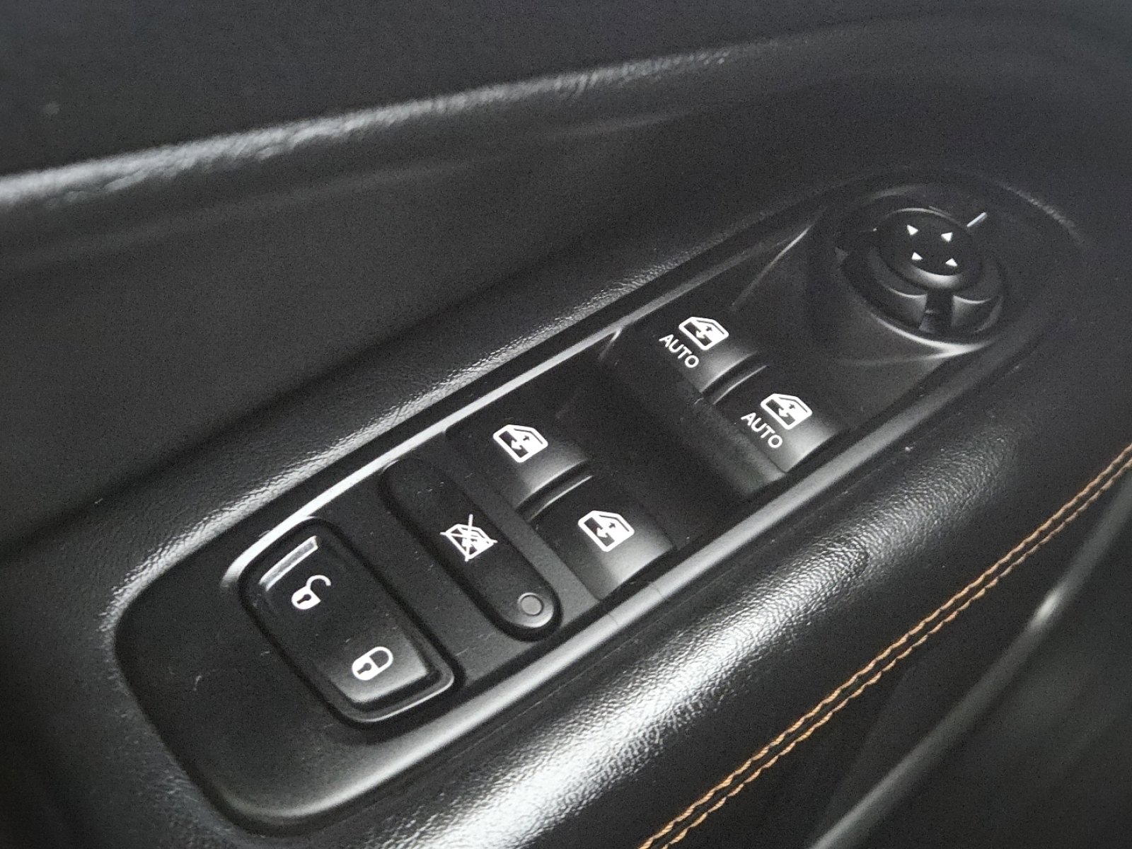 Used 2018 Jeep Compass Limited image 30