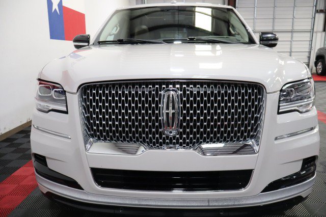 Used 2022 Lincoln Navigator L Reserve RWD image 4