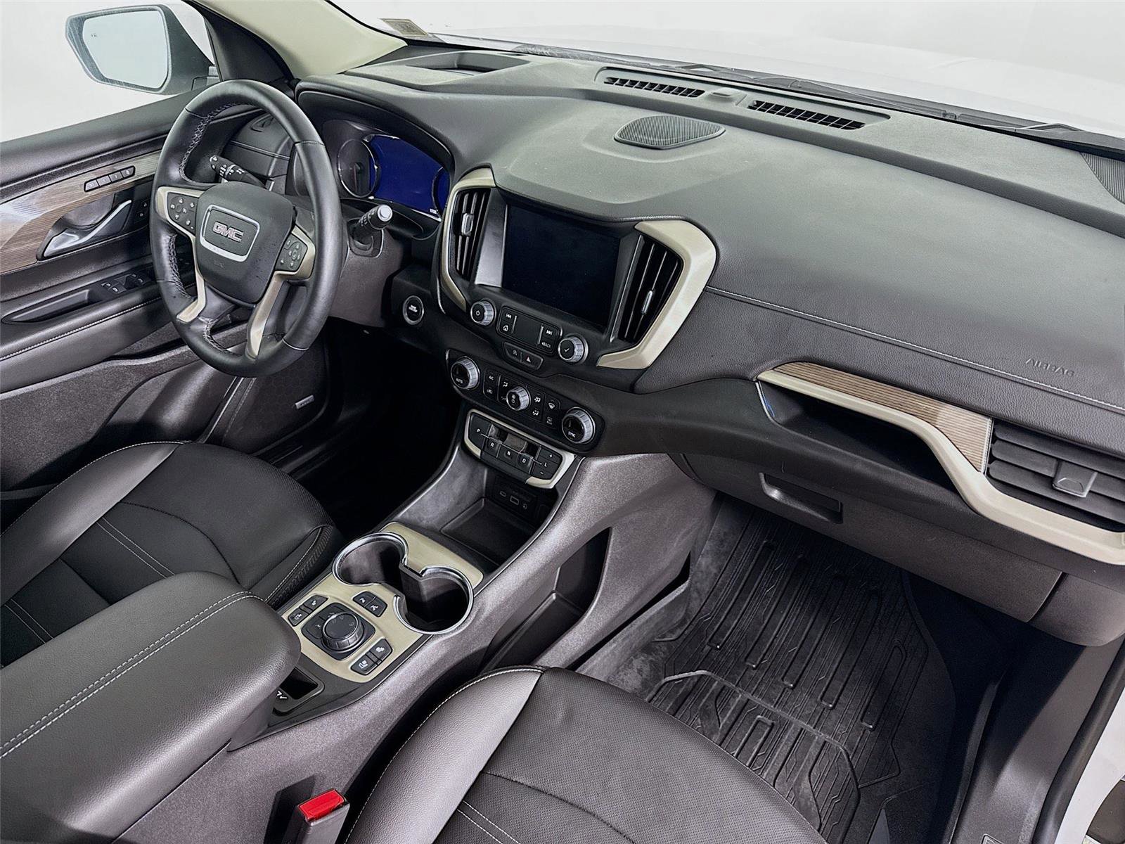 Used 2024 GMC Terrain Denali w/ Denali Premium Package image 32