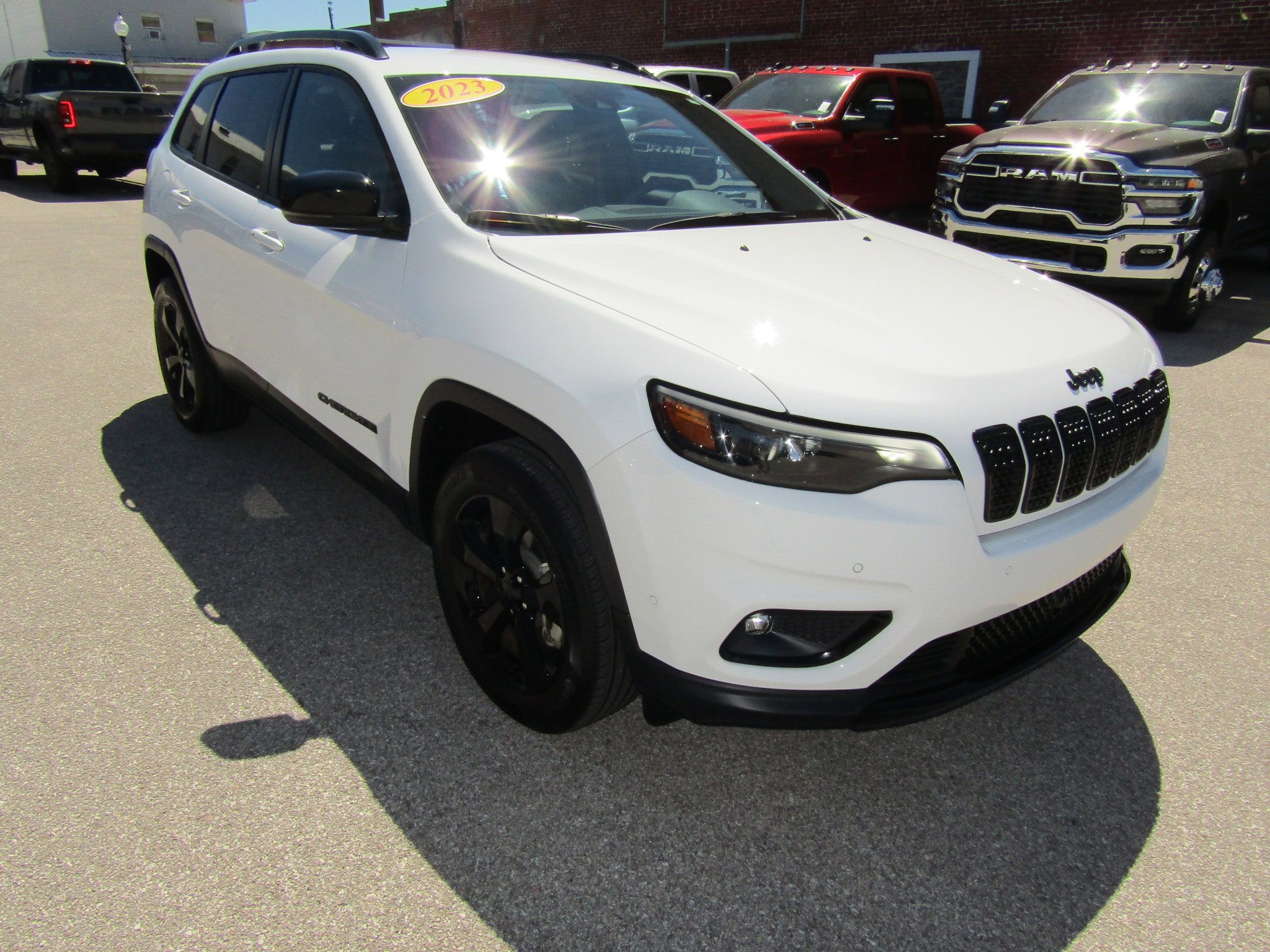 Used 2023 Jeep Cherokee Altitude Lux AWD/4WD video 1