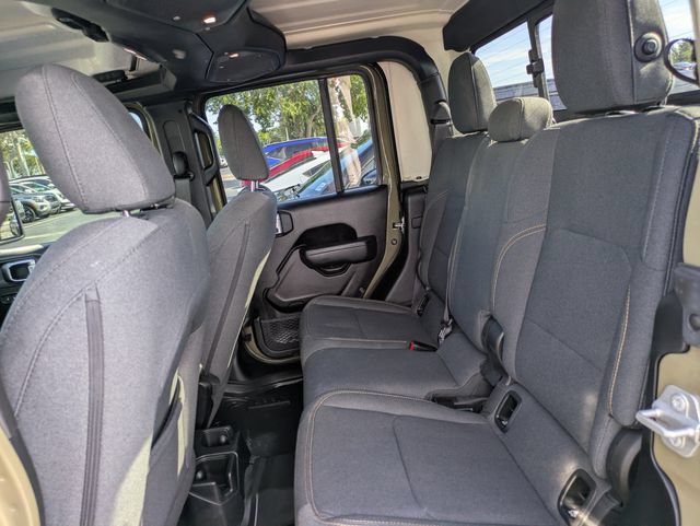 Certified 2025 Jeep Gladiator Sport AWD/4WD image 8