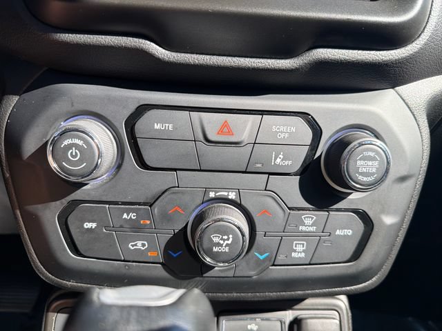 Used 2023 Jeep Renegade Trailhawk AWD/4WD image 23