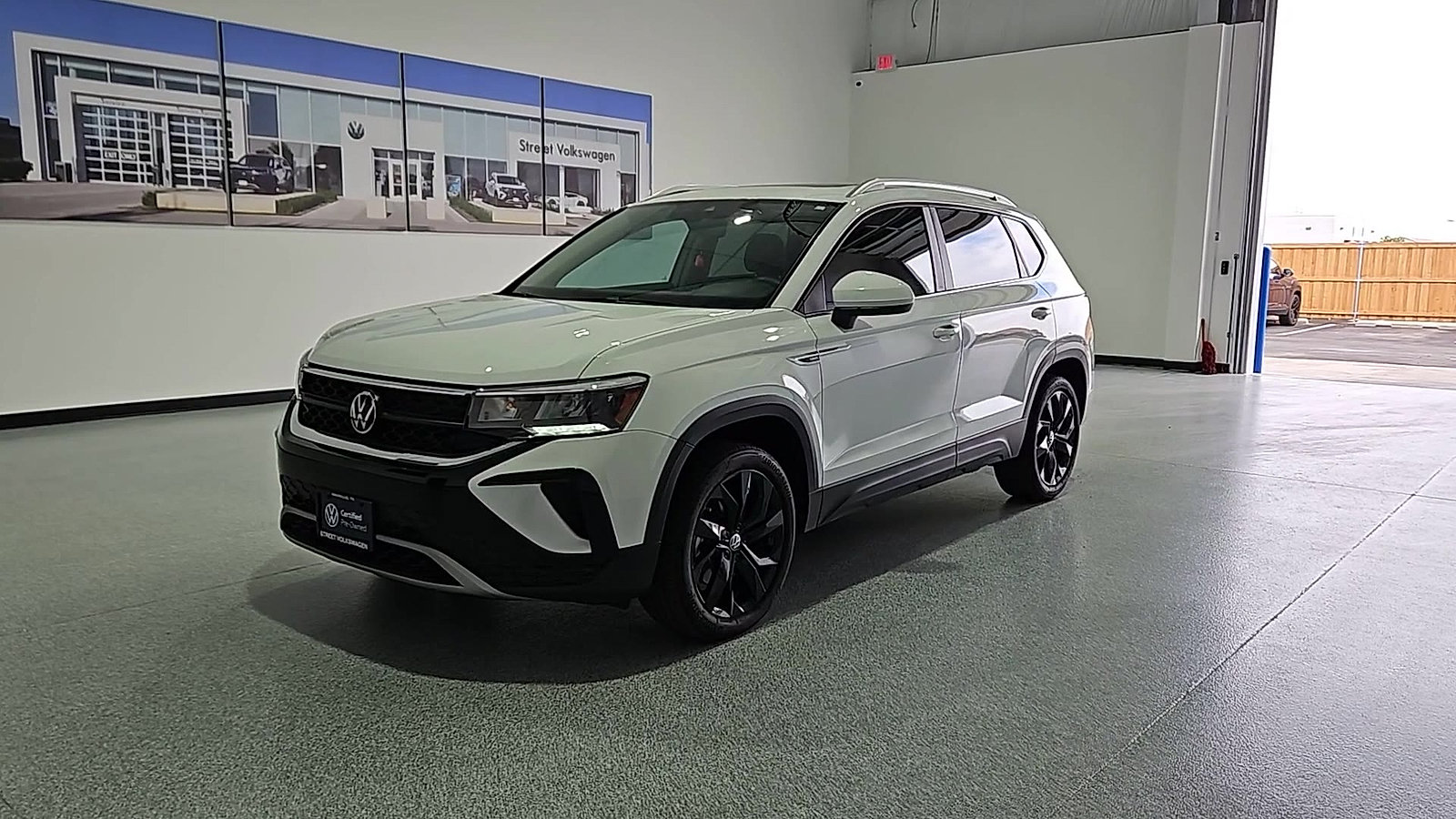 Certified 2023 Volkswagen Taos SE w/ Panoramic Sunroof Package FWD image 4