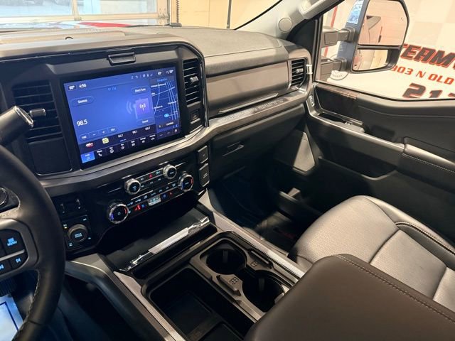 Used 2025 Ford F350 Lariat w/ Chrome Package image 25