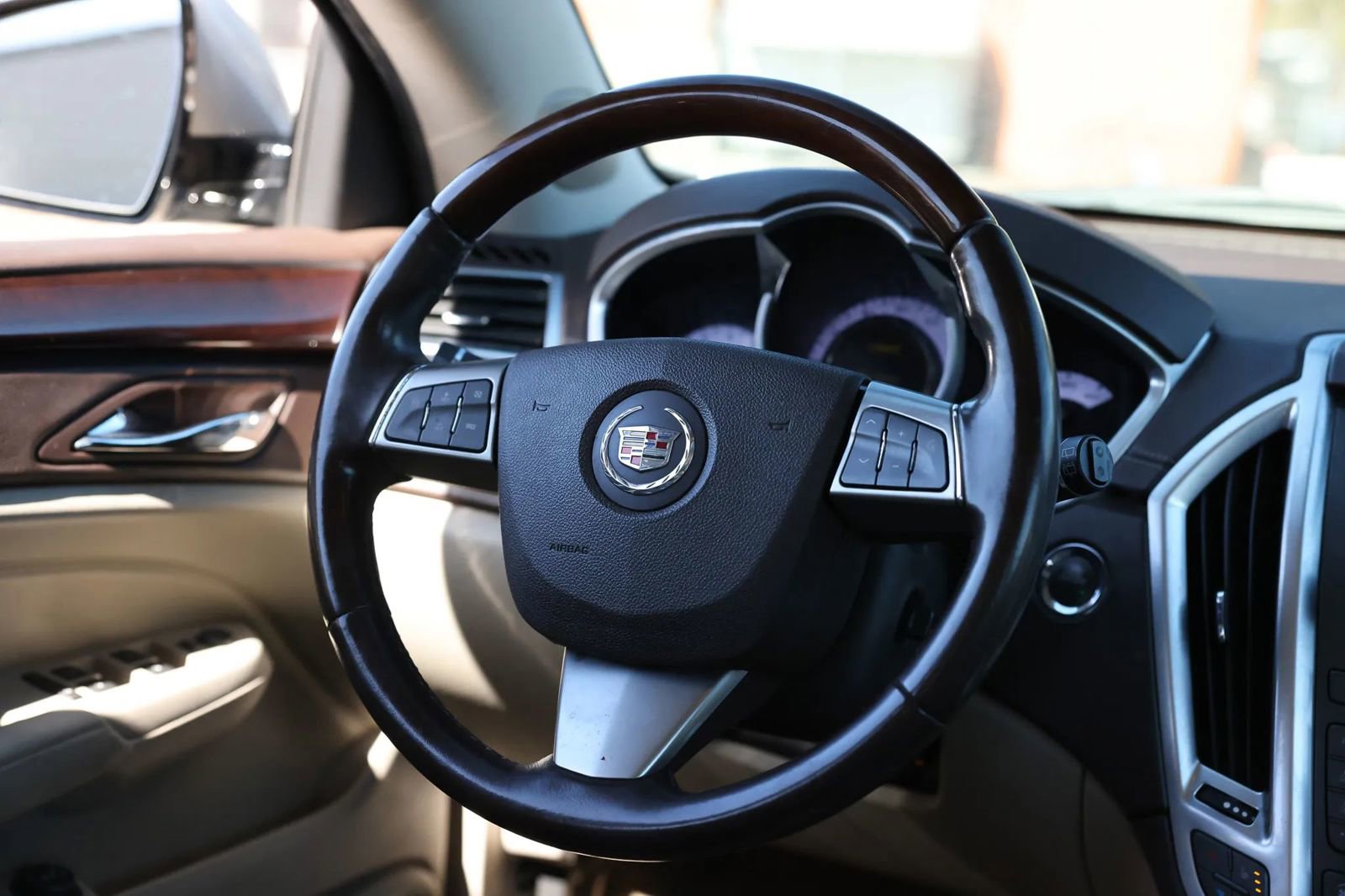 Used 2010 Cadillac SRX Luxury image 28