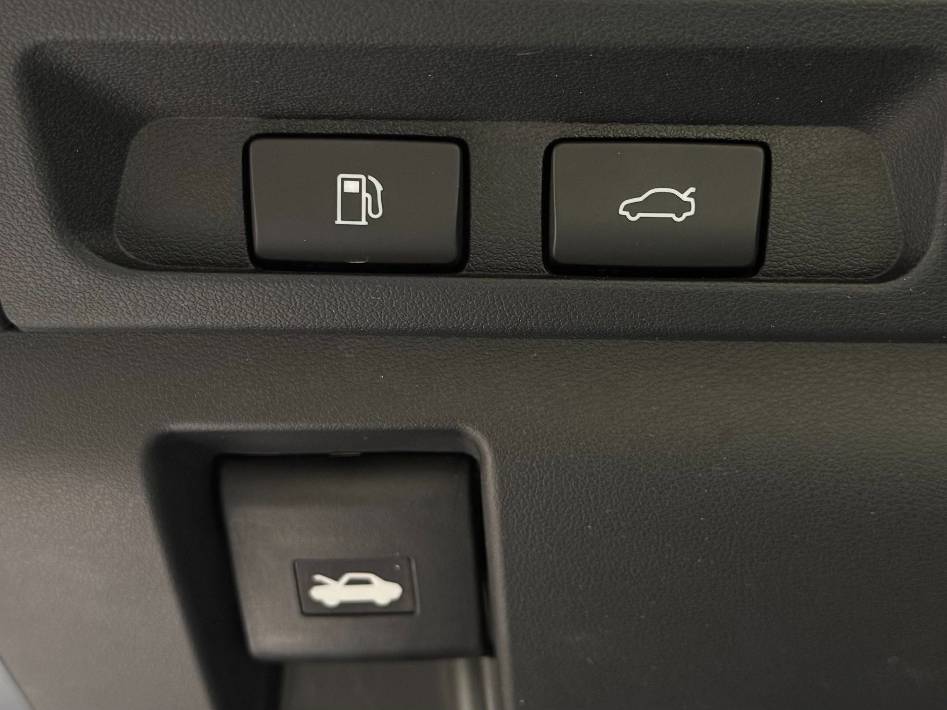 Used 2023 Lexus LS 500h AWD w/ Luxury Package image 30