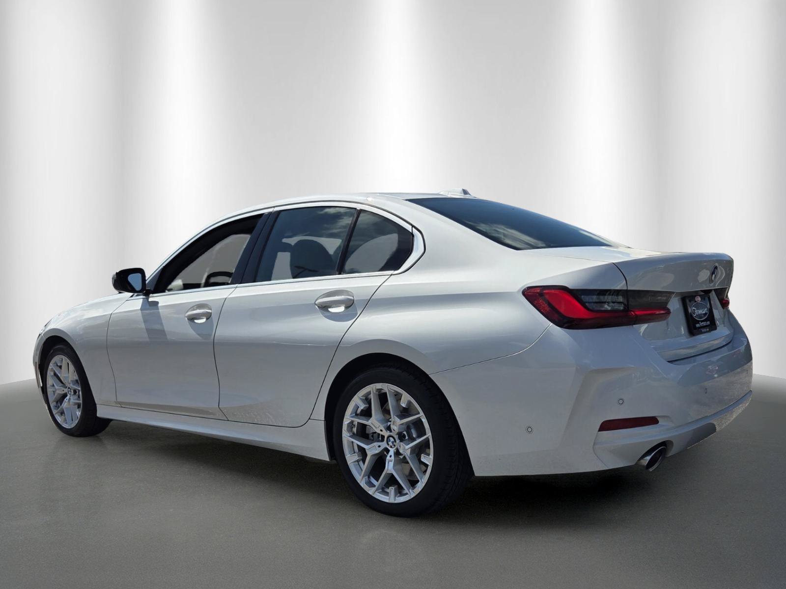 Certified 2025 BMW 330i Sedan RWD image 5