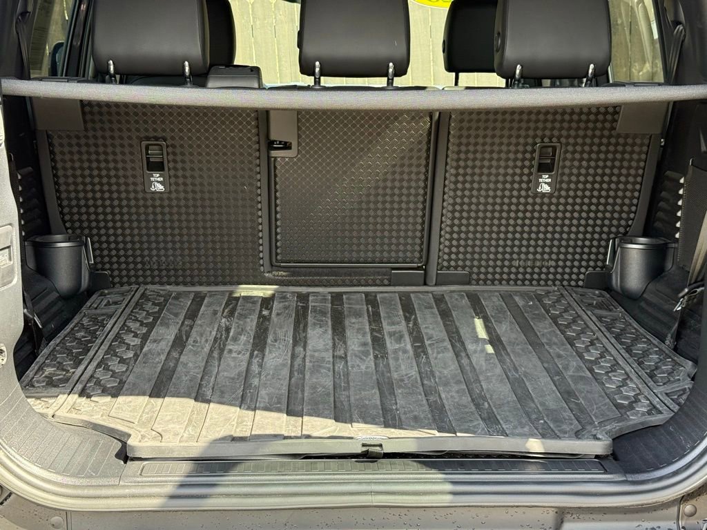 Certified 2023 Land Rover Defender 110 X-Dynamic SE image 37