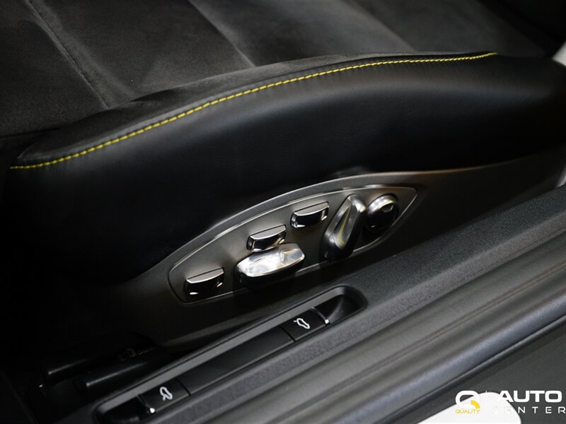 Used 2020 Porsche 718 Boxster Spyder RWD image 18