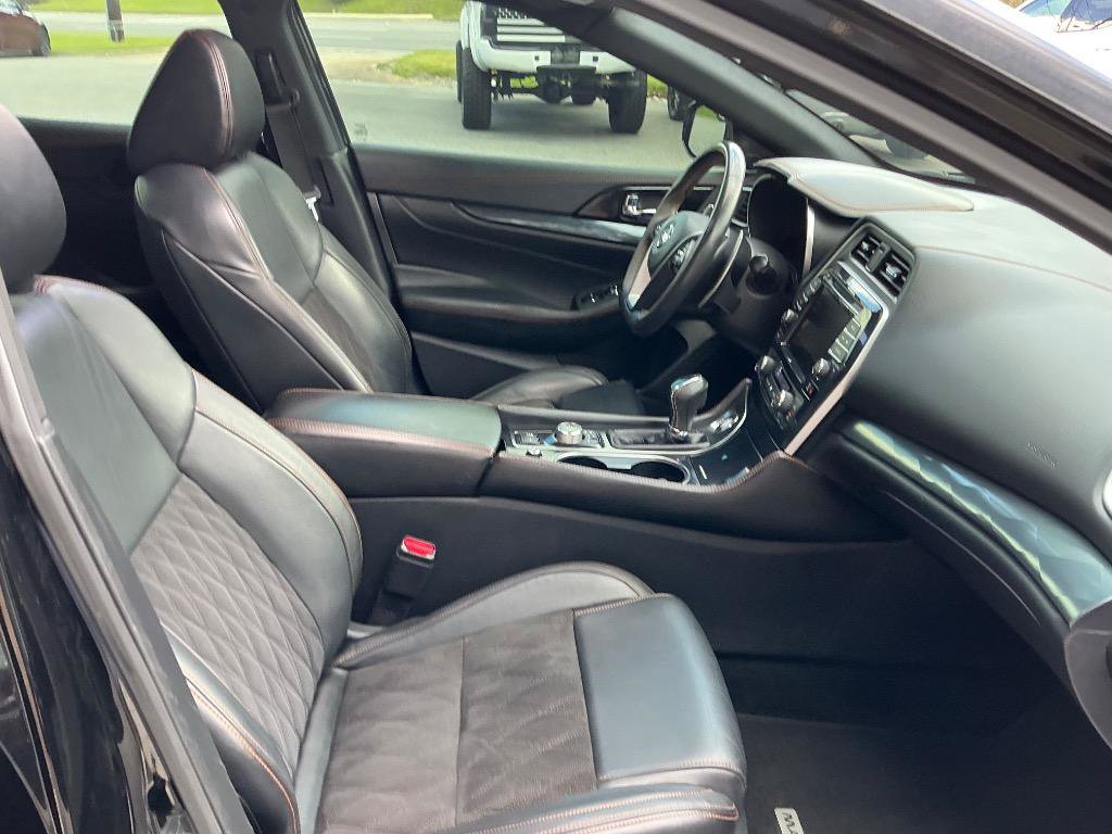 Used 2020 Nissan Maxima SR w/ Sport Mat Group FWD image 16