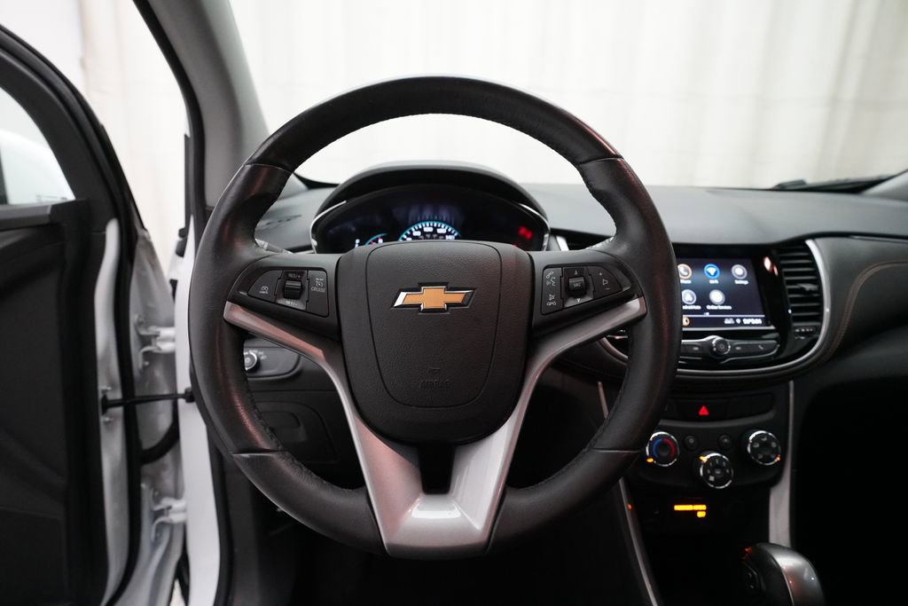 Certified 2022 Chevrolet Trax LT w/ LT Convenience Package image 4