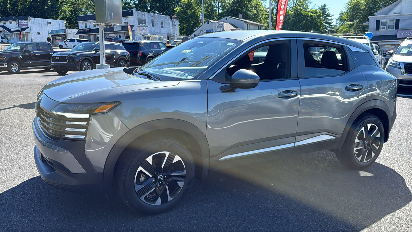 Certified 2025 Nissan Kicks SV AWD/4WD image 3