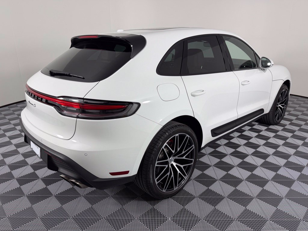 Certified 2024 Porsche Macan S AWD/4WD image 11