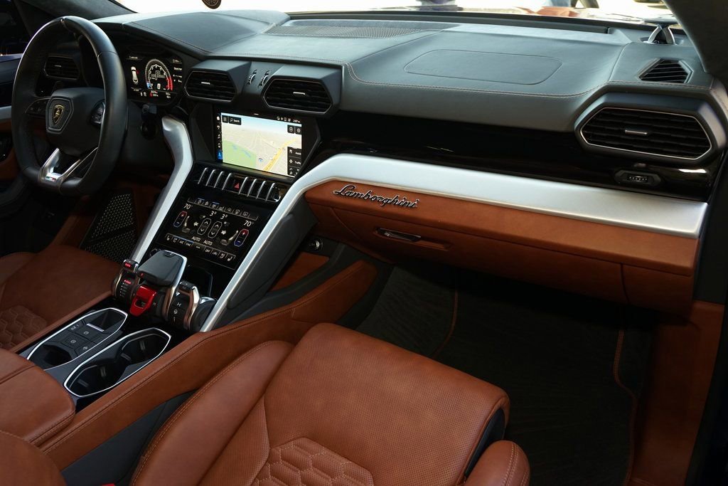 Used 2019 Lamborghini Urus image 12