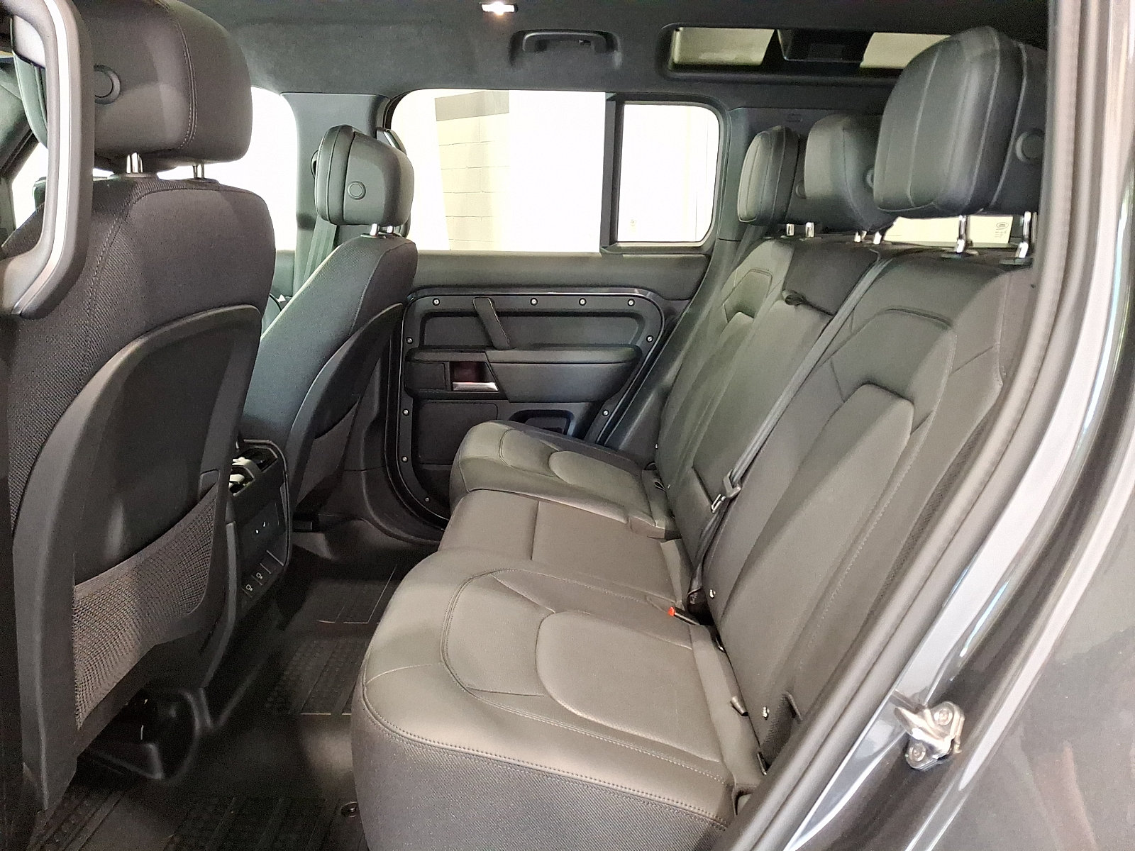 Certified 2025 Land Rover Defender 110 X AWD/4WD image 8