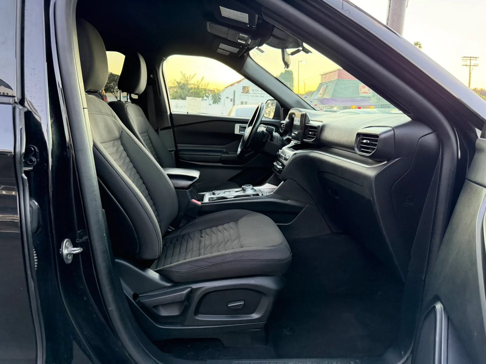 Used 2020 Ford Explorer XLT w/ Comfort Package AWD/4WD image 14