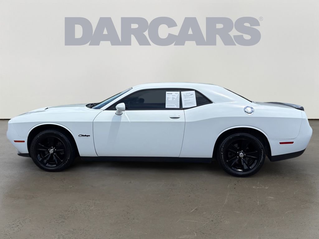 Used 2017 Dodge Challenger SXT RWD image 4