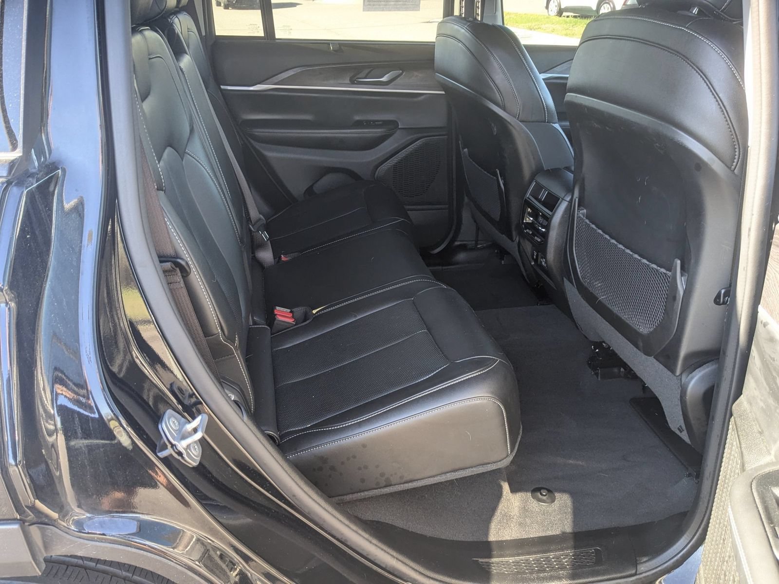 Used 2023 Jeep Grand Cherokee Limited w/ Luxury Tech Group II AWD/4WD image 36