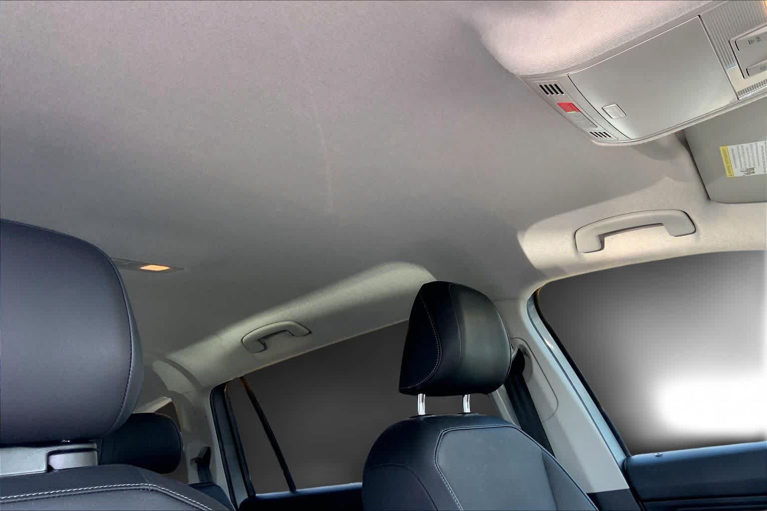 Used 2020 Volkswagen Tiguan SE FWD image 30