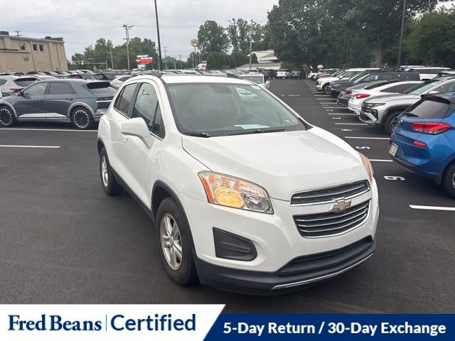 Used 2016 Chevrolet Trax LT w/ LT Sun and Sound Package FWD image 3