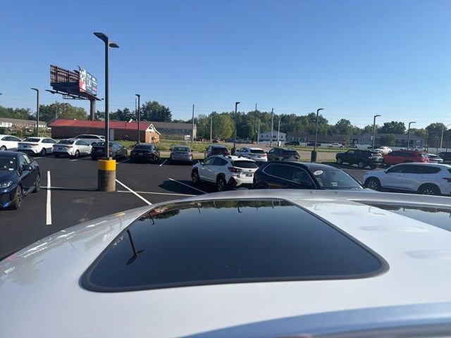 Used 2023 Buick Enclave Premium w/ Experience Buick Package FWD image 4