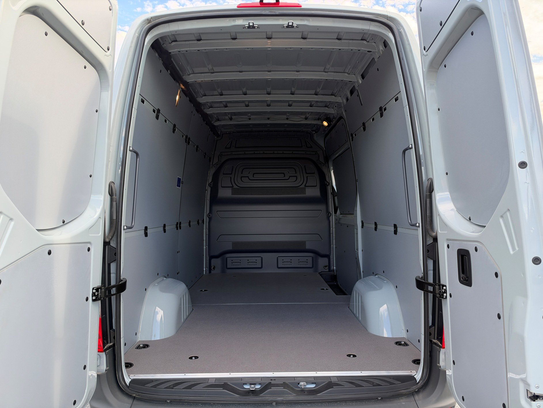 Used 2025 Mercedes-Benz Sprinter 2500 image 22