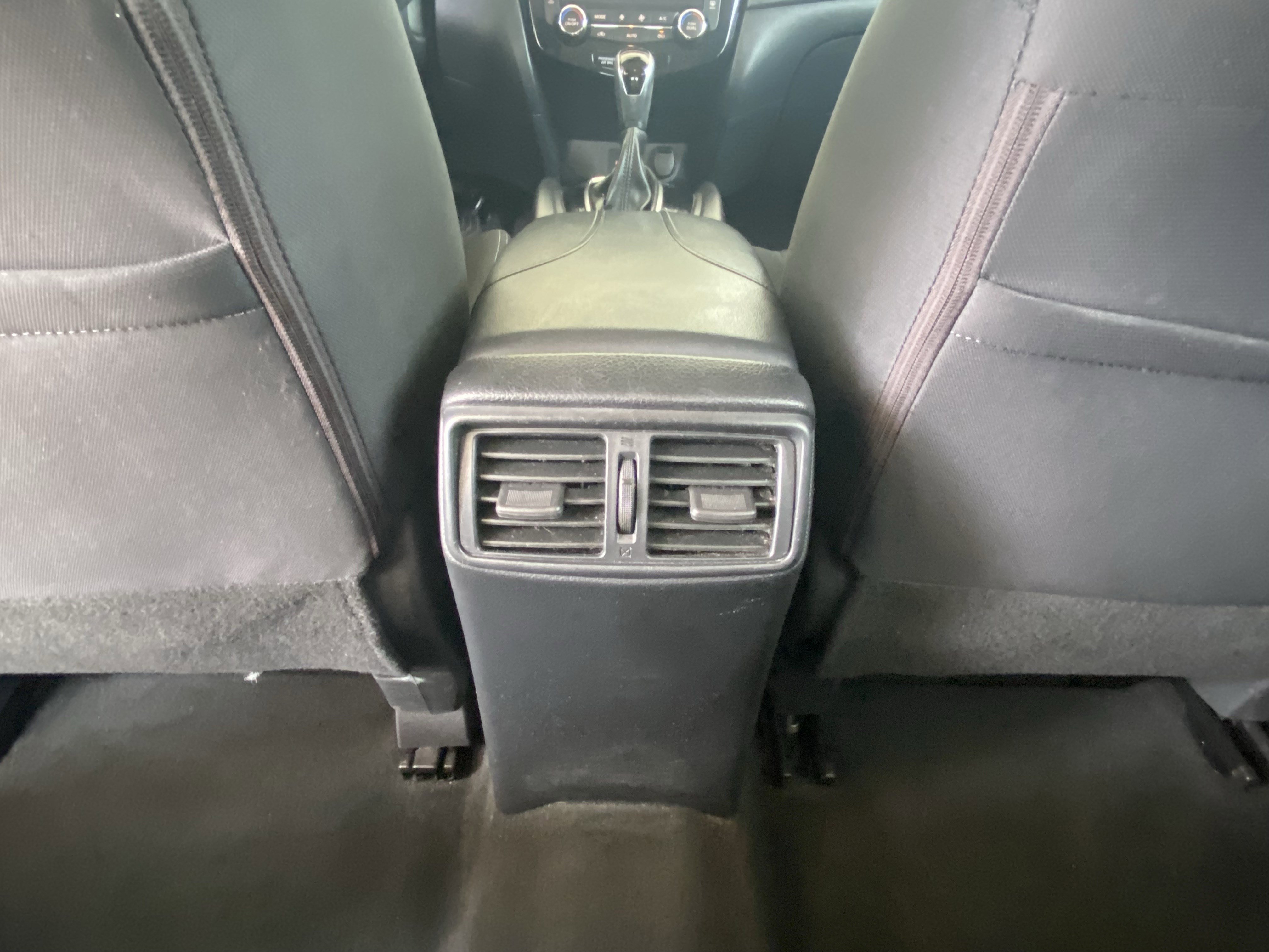 Used 2020 Nissan Rogue SV FWD image 31