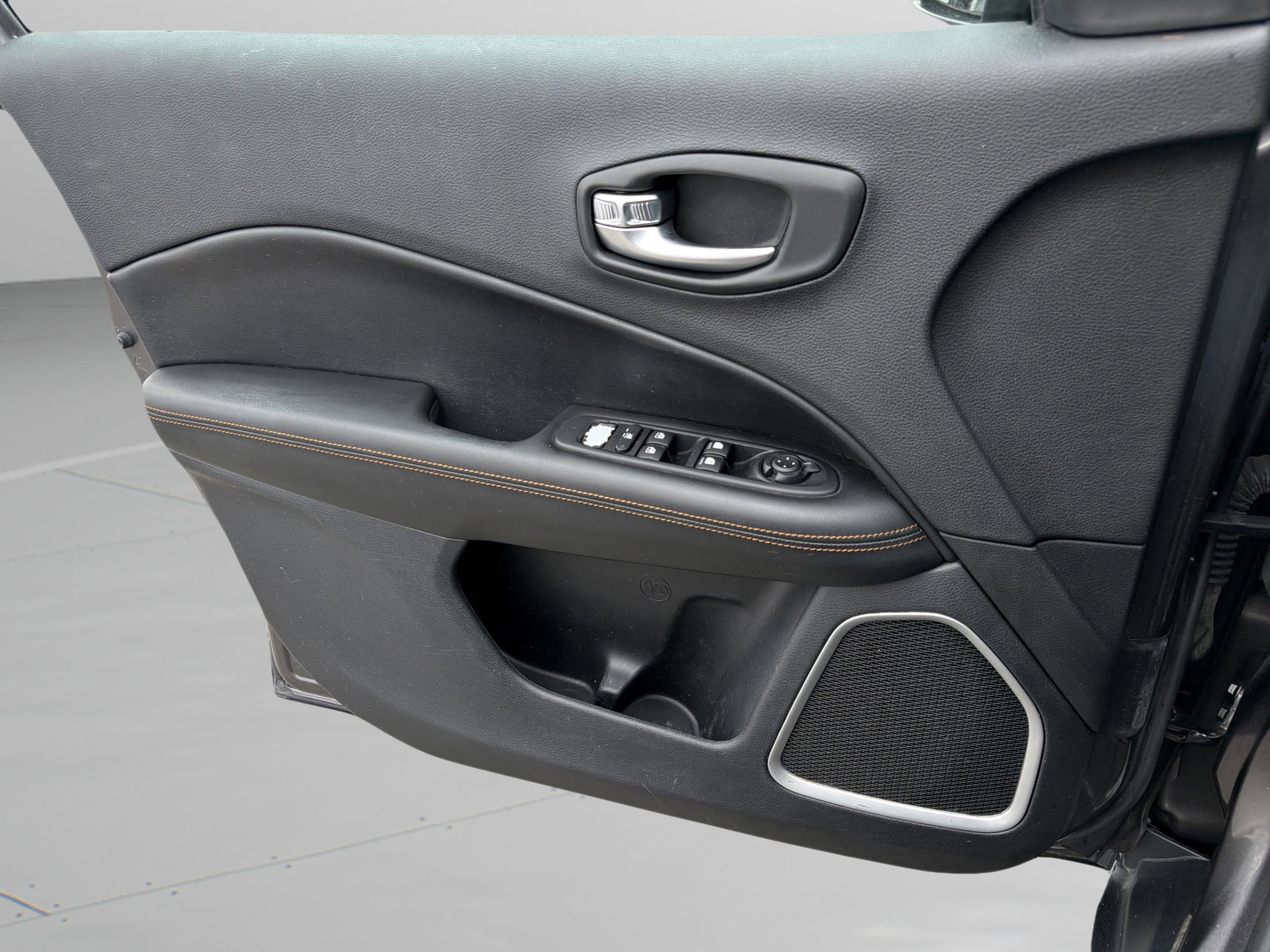 Used 2019 Jeep Compass Limited image 29