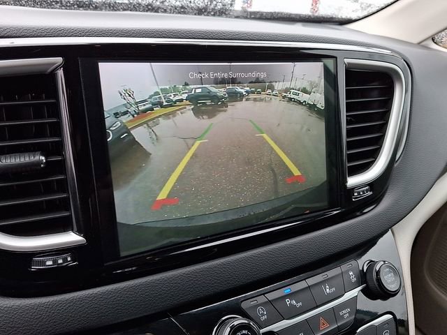 Used 2024 Chrysler Pacifica Touring-L image 13